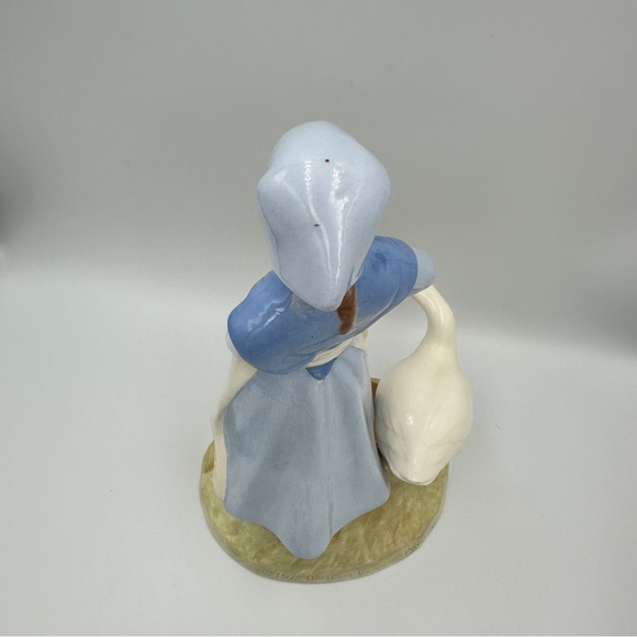 Vintage 1975 Duncan Ceramics Production Inc. Farm Girl With Goose - Picture 9 of 10